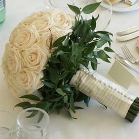 fwthumbwhite-rose-wedding-bouquet.jpg